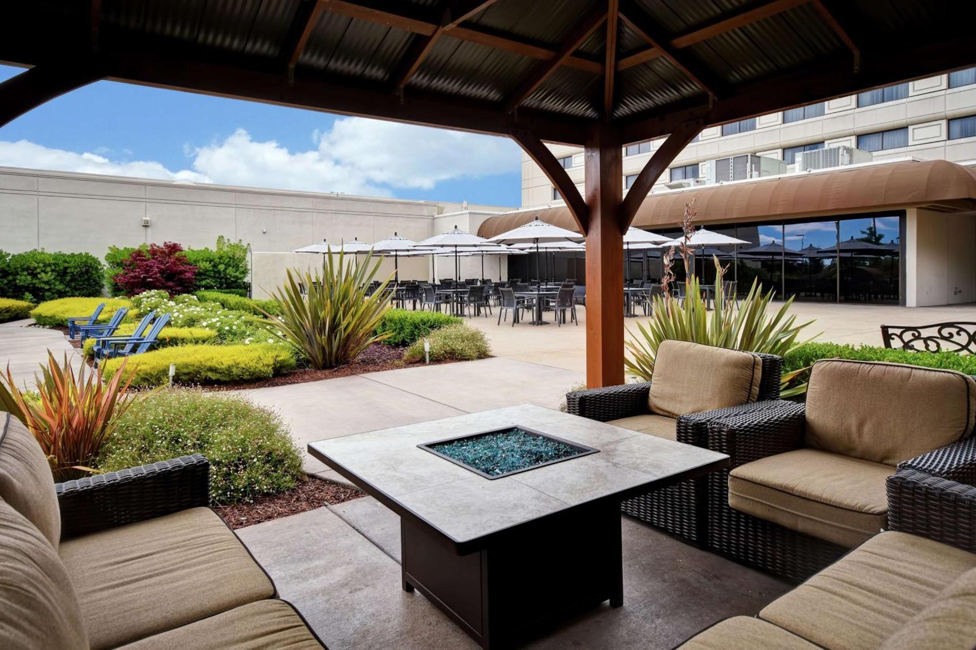 Doubletree By Hilton Pleasanton At The Club Hotel Luaran gambar